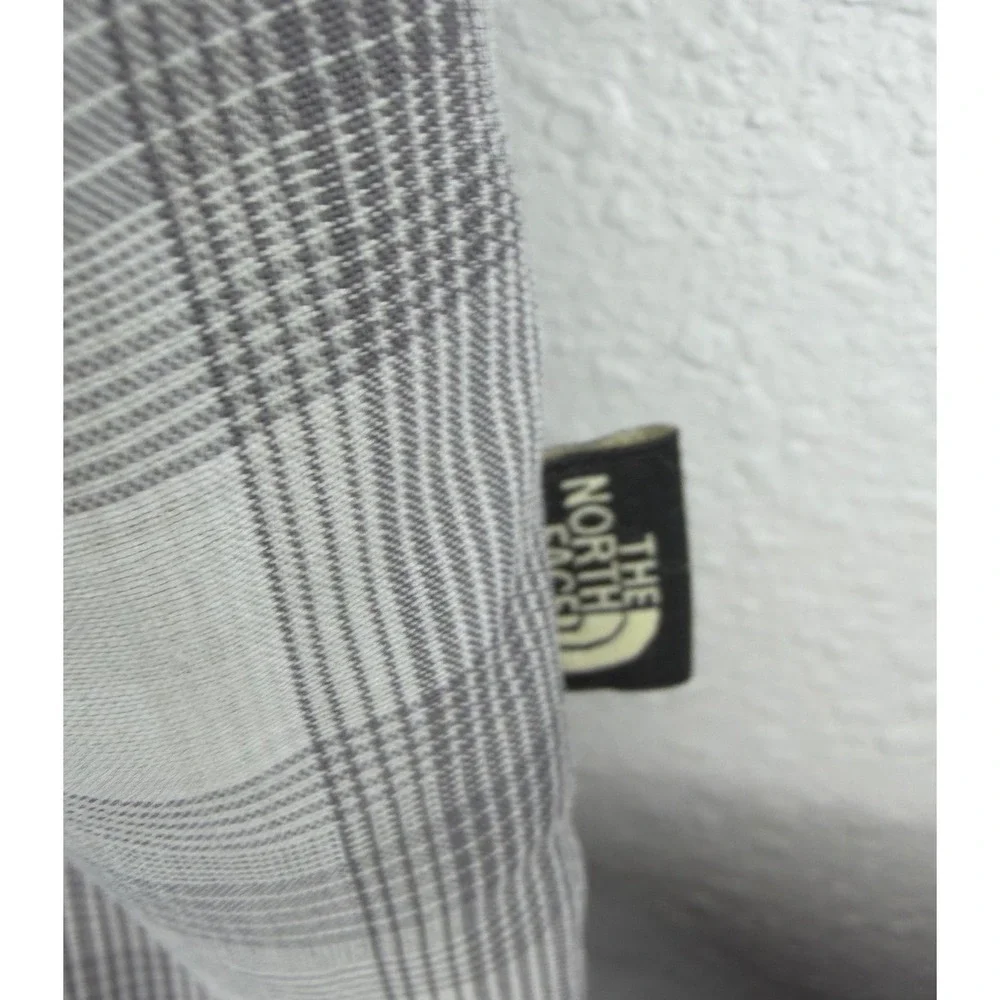 The North Face Shirt Mens Large Grey Plaid Short Sleeve Excellent Hiking Utility